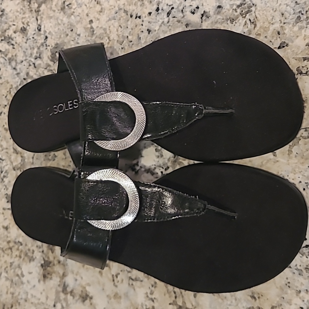 GUC Aerosoles Black/Silver Sandals 10